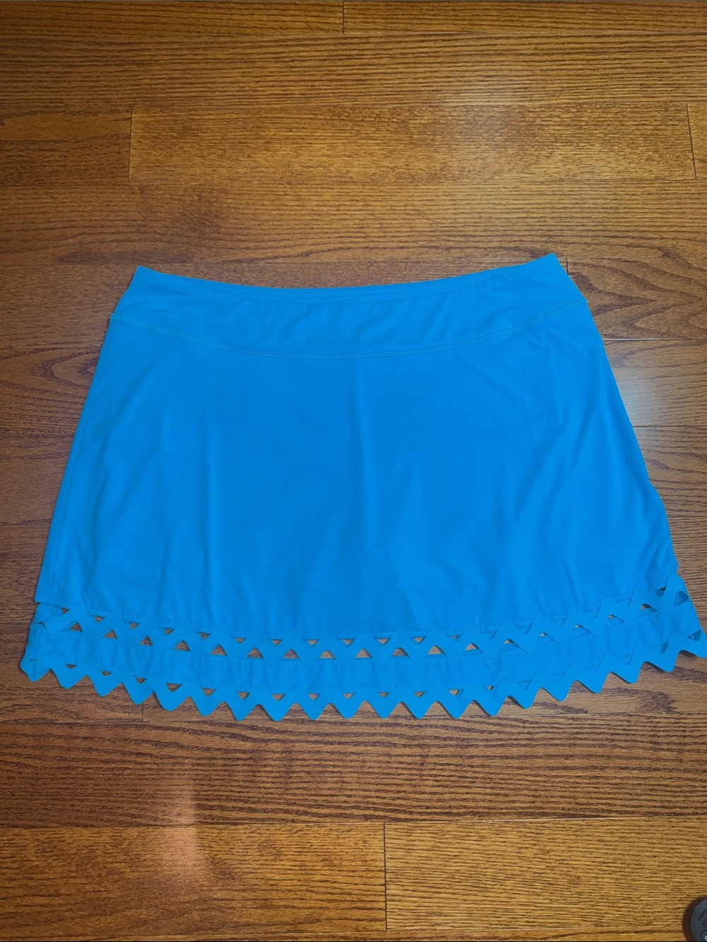XL Lilly Pulitzer Theah Luxletic Skort Turquoise Oasis laser-cut scalloped hem